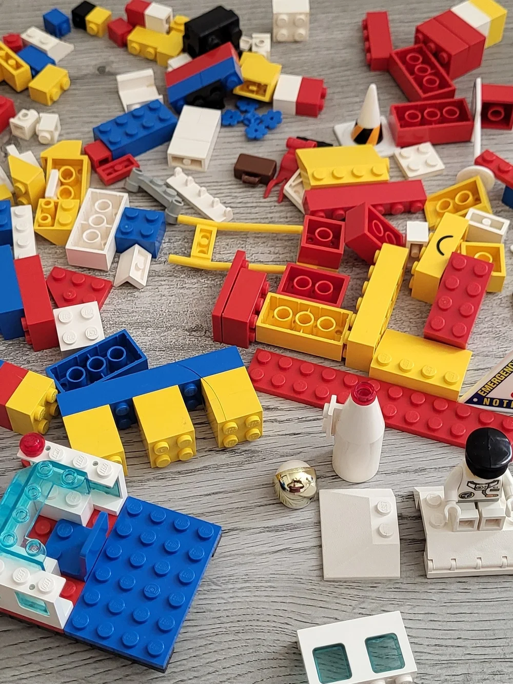 LEGO-Compatible Building Blocks Set - Multicolor (Red, Yellow, Blue, White)
